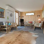 Panoramic Retreat-by Traum