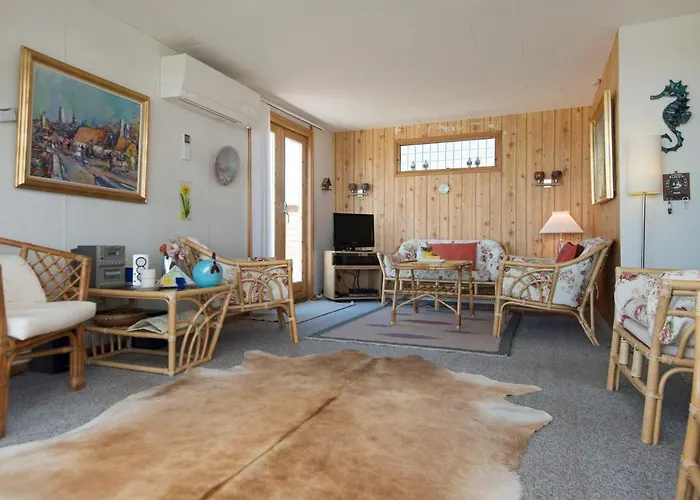 Panoramic Retreat-by Traum